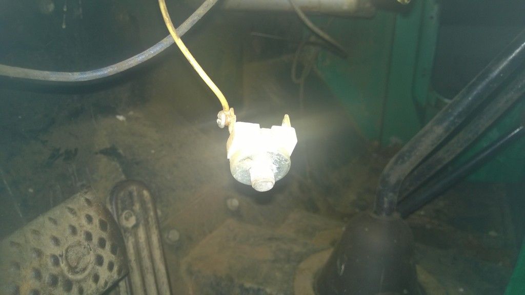 Fuel gauge pegs out on full? And amp light inop? ECJ5